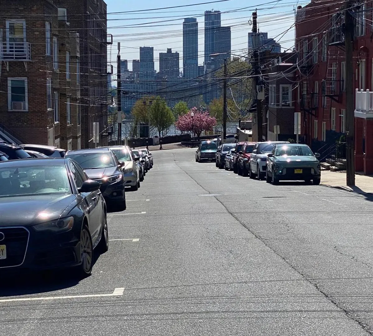 Apartment Entire Place In West Ny, Nj12 Mints From Nycity West New York